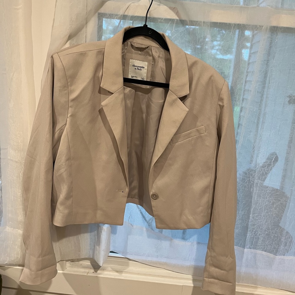 Abercrombie Light Tan cropped blazer